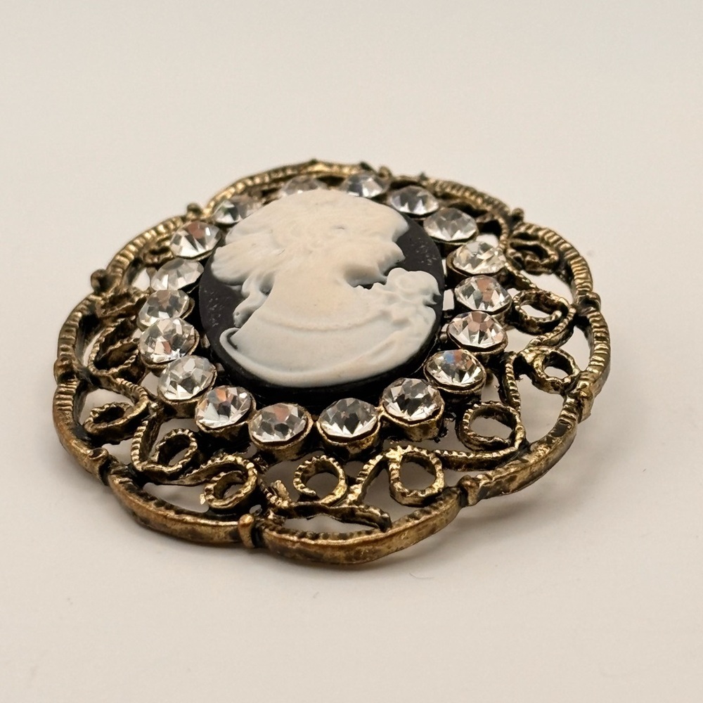 Vintage Victorian Revival Cameo Brooch - Picture 3 of 11